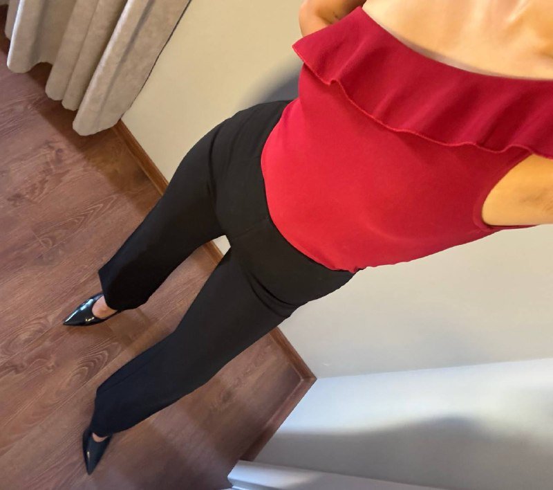 Пижамный топ, Юбка befree, Туфли Bata, Топ Stradivarius, Туфли Stradivarius, Штаны Patrizia Peppe, Топ Luna, Юбка Sinsay, Топ Koton, Шорты Pretty Little Things, Рубашка Only, Свитер Luna, Ночнушка Etam 3