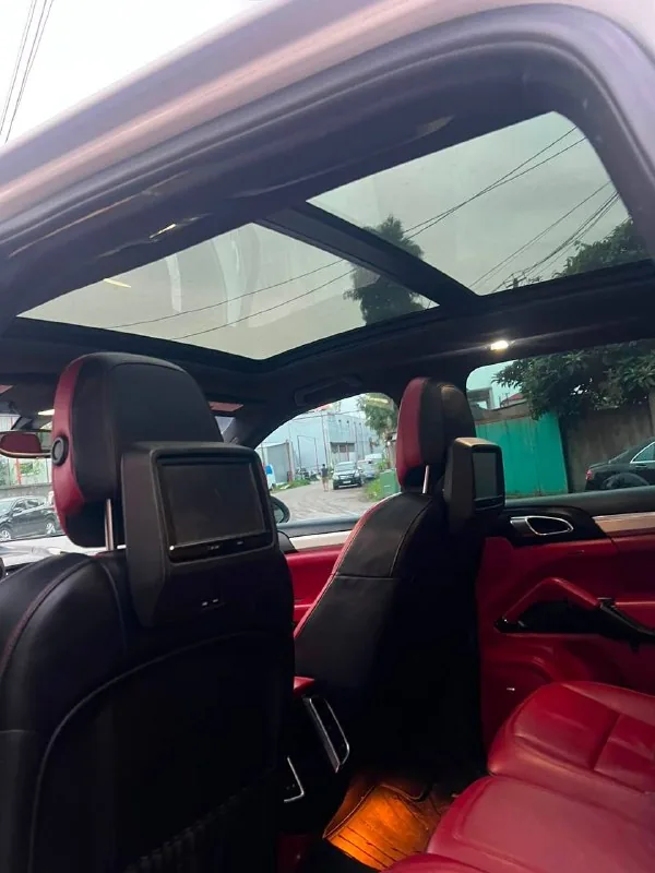 Porsche Cayenne GTS 1