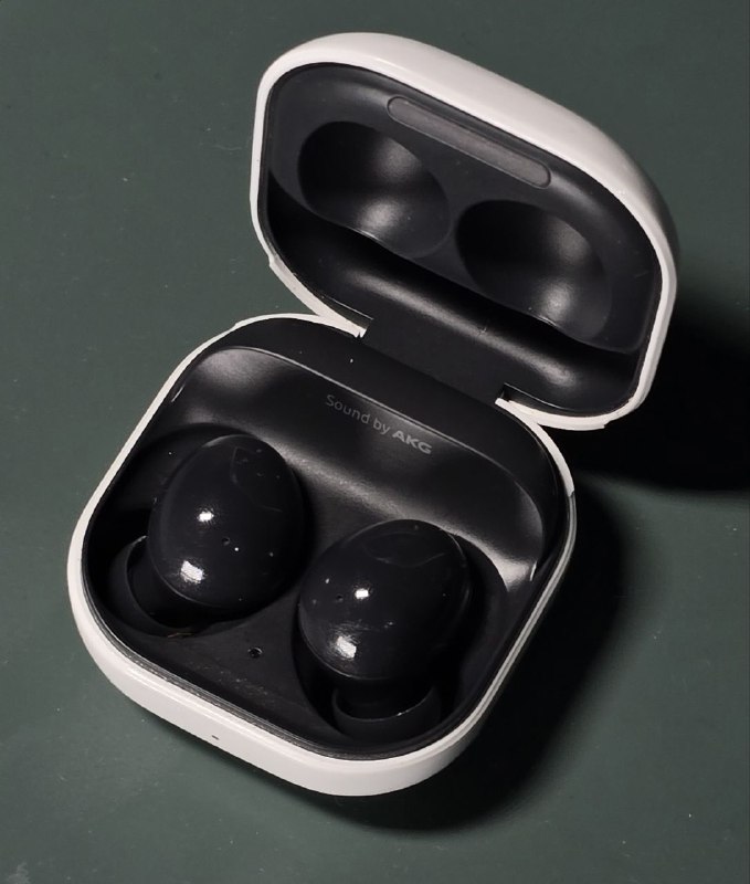 Беспроводной микрофон BOYA BY-XM6, Наушники Galaxy Buds 2, Кейс и Левый Наушник 4
