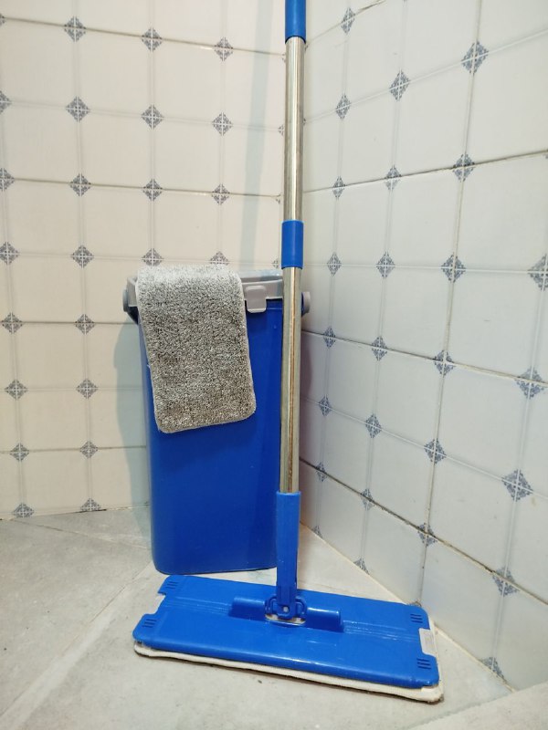 Корзина, банка, кружки, миски, подвесная штука, швабра с ведром 6