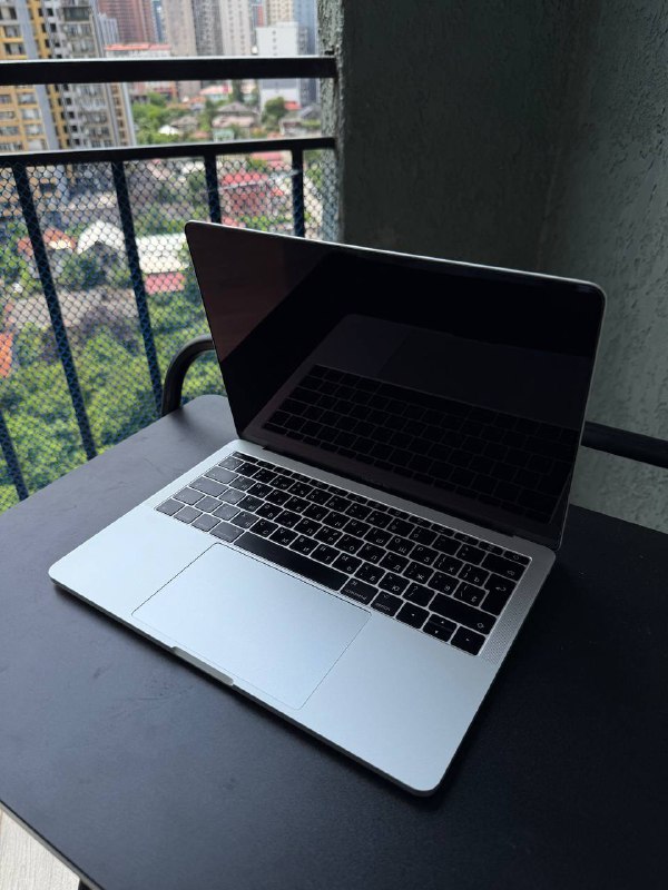 MacBook Pro 13 (2017) с SSD 256 ГБ 2