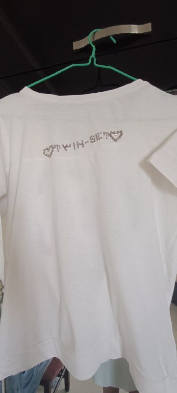 Чёрная Mango, белая Twin-set, красная Karen Millen майка, розовая блуза, оранжевые бермуды COS, голубое платье, цветное платье Springfield 3