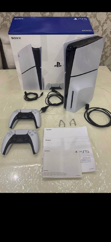 Playstation 5 Slim Disk Versia, 2 джойстика, оригинальные кабели
