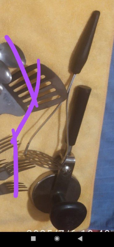 кастрюли, сковороды, чашки, тарелки, графины, бутылки, кухонные принадлежности 10