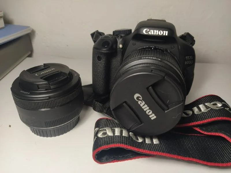 Canon EOS 600D фотоаппарат, объектив, чехол, зарядное 1