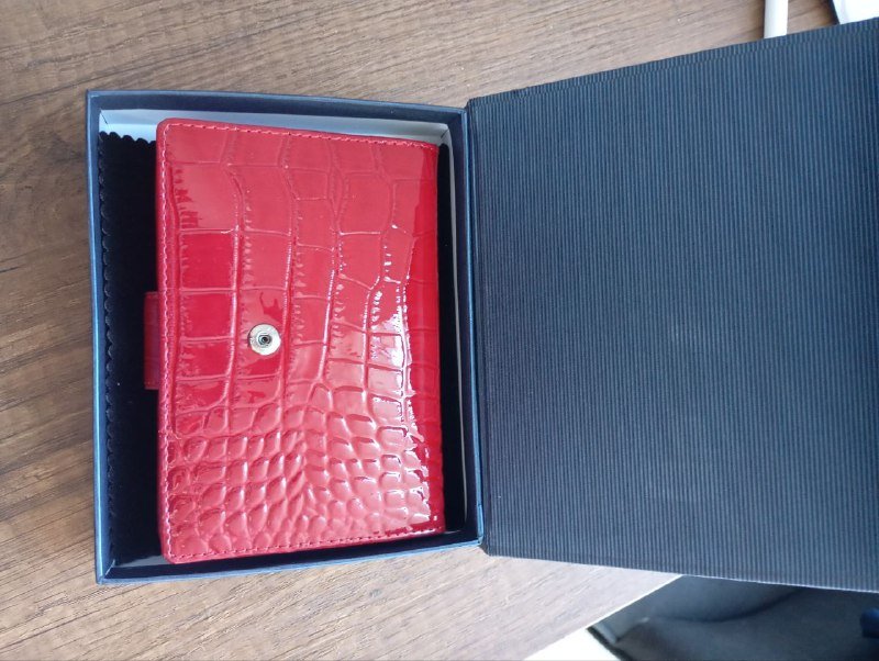 Красный кошелек новый в коробке 3