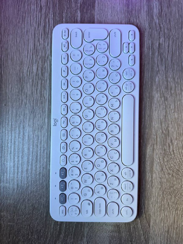 Клавиатура Logitech K380, маршрутизатор TP-Link, Realme C21-Y, Vaporesso Luxe X Pro, MacBook Pro 13”