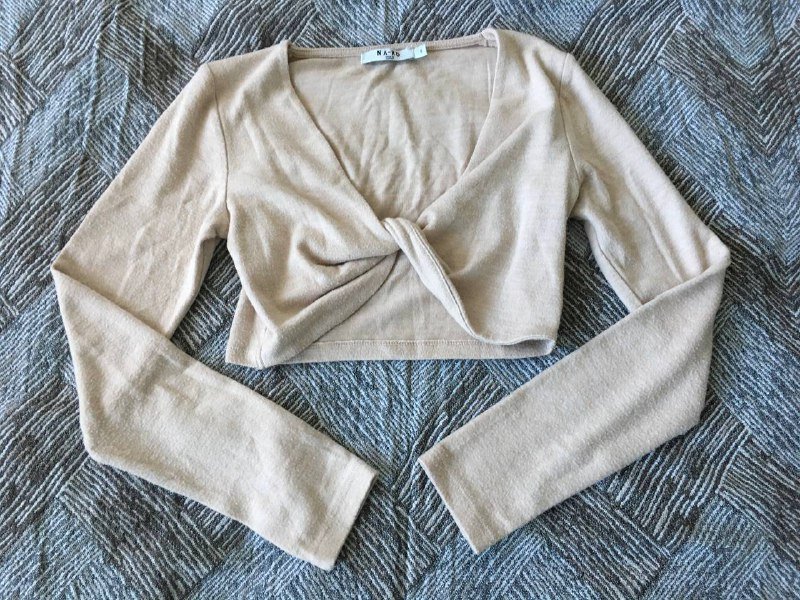 Джинсовая куртка, шапка, кожаные перчатки, худи, юбка, рубашка 9