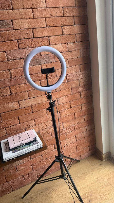 Кольцевая лампа с регулировкой высоты и освещения
