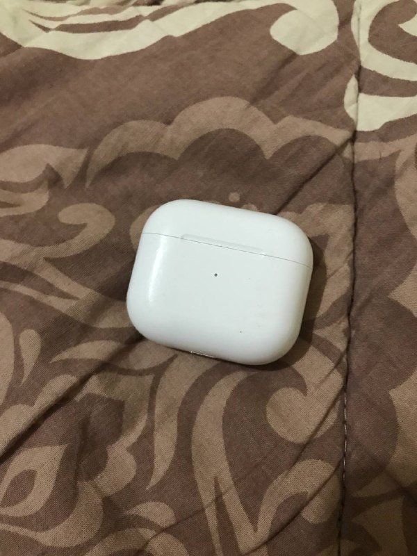 Apple AirPods, Logitech M350 мышь, Apple AirTag 2
