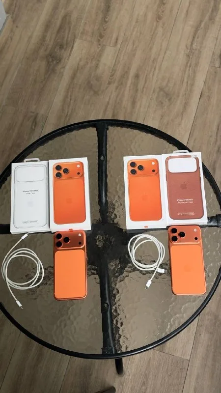 Два iPhone 17 Pro Max, Orange, 256 GB
