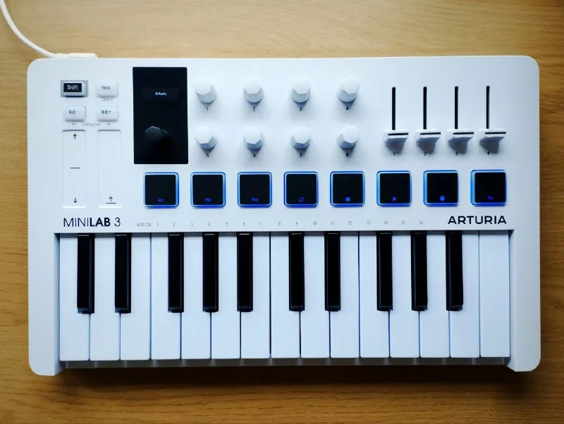 MIDI-контроллер Arturia MiniLab 3