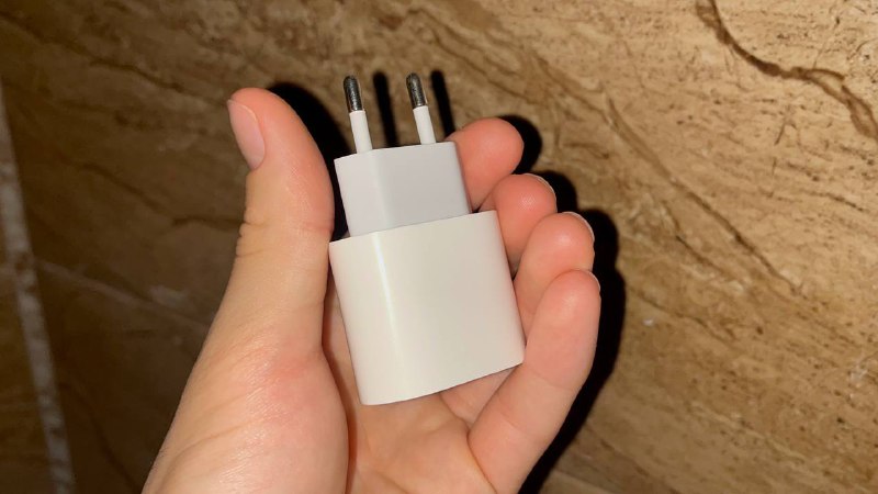 Оригинальный зарядный блок Apple 20W