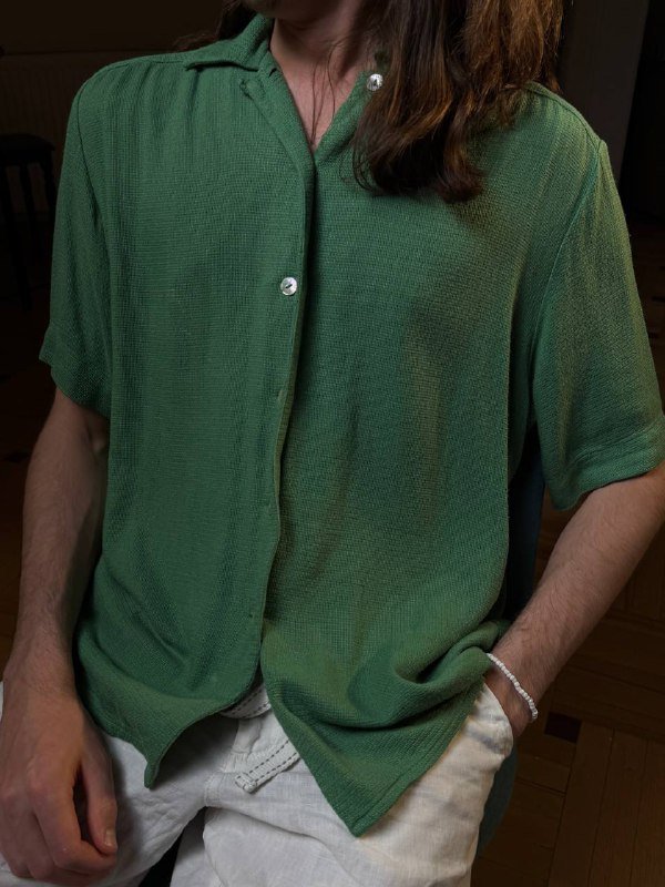 Рубашка размер M зеленая с пуговицами из ракушек 4