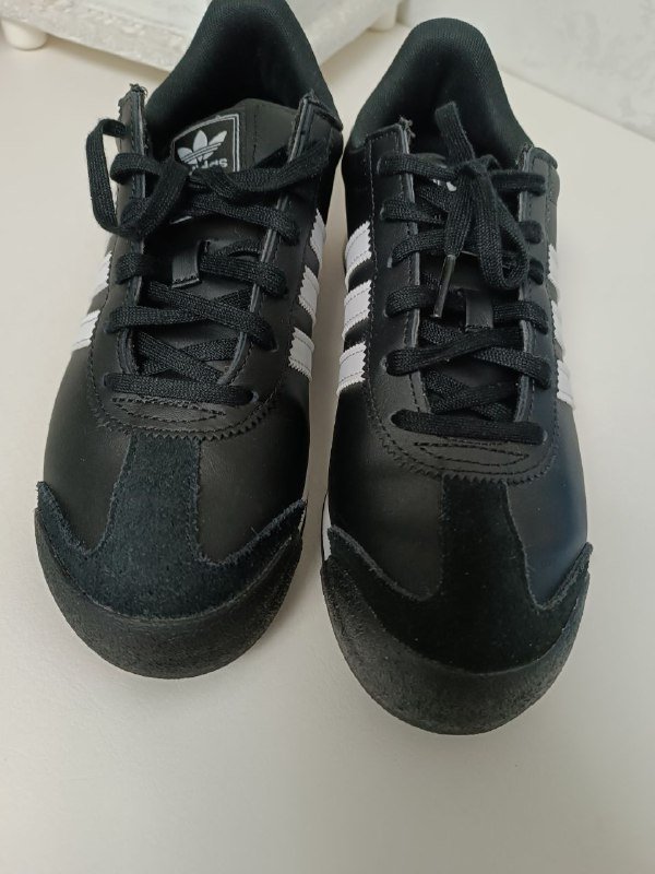 Унисекс кроссовки Adidas 37.5-38 размер 6