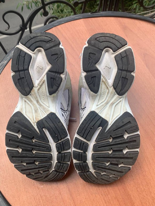 Женские кроссовки Puma 3