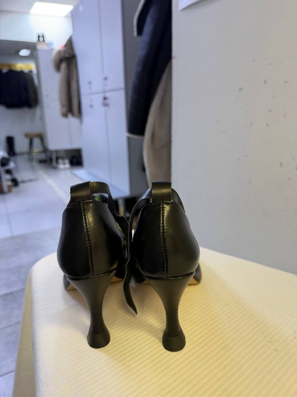 Босоножки из замши, вьетнамки Havaianas, босоножки Bershka, кожаные туфли 38 р 8