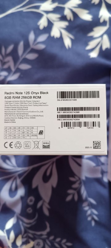 Три телефона Redmi Note 14, Redmi 13C, Redmi Note 12S и буфер 3