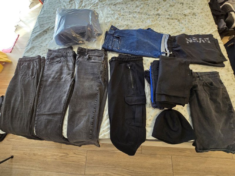 Футболки, джинсы, спортивный костюм для мужчины