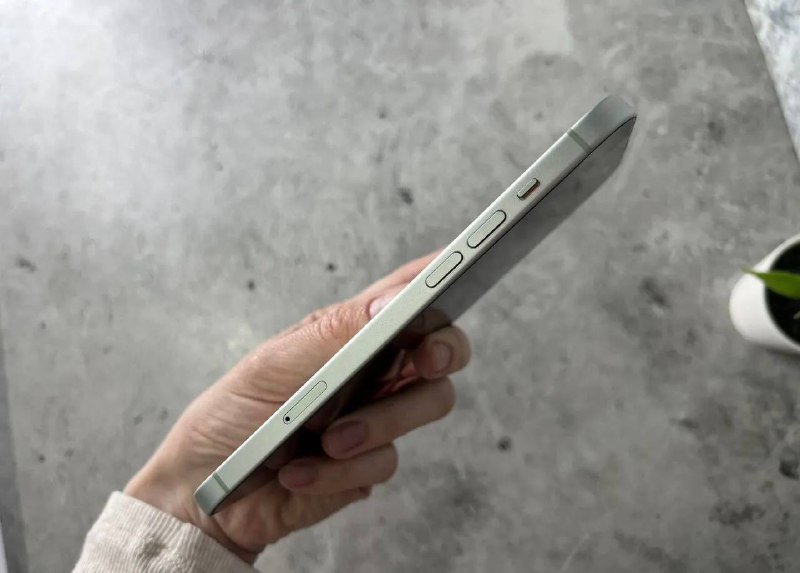 iPhone 15 Plus 128 GB 3