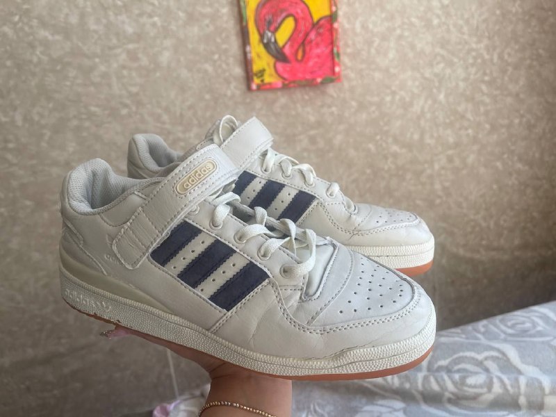 Кросовки, купальник, пуховик, гирлянды 9