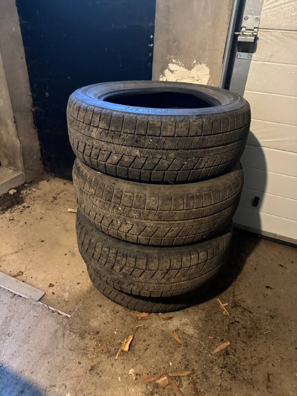 Комплект зимней резины Bridgestone Blizzak VRX 215/60R16 2