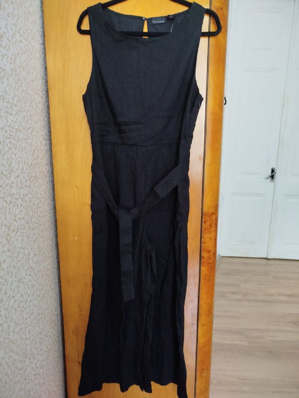 Бюстгальтер Roxy, Ремень Vince Camuto, Футболка Tommy Hilfiger, Платье Tommy Hilfiger, Комбинезон Max Studio, Льняной комбинезон Tahari, Пиджак Tommy Hilfiger 8