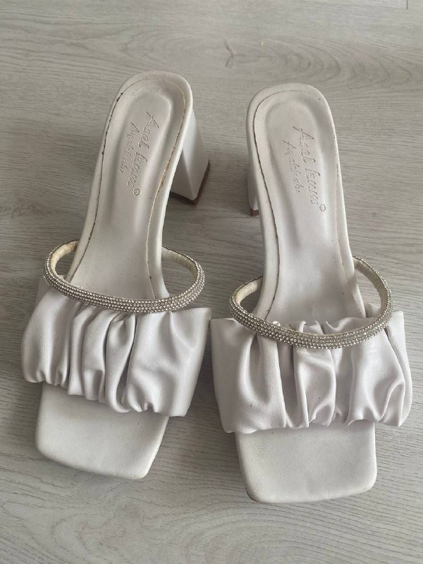 Женские босоножки