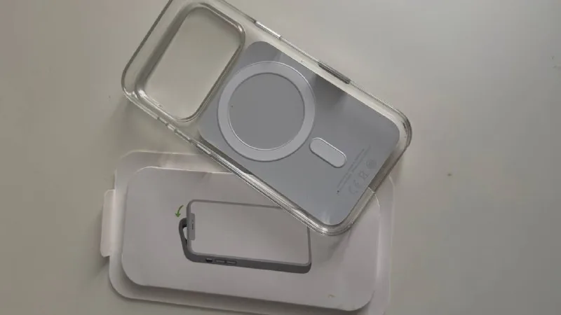iPhone 17 Pro Clear Case with MagSafe 1