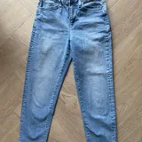 Женский пуховик Uniqlo, джинсы Mavi, худи, сумка Coccinelle 4