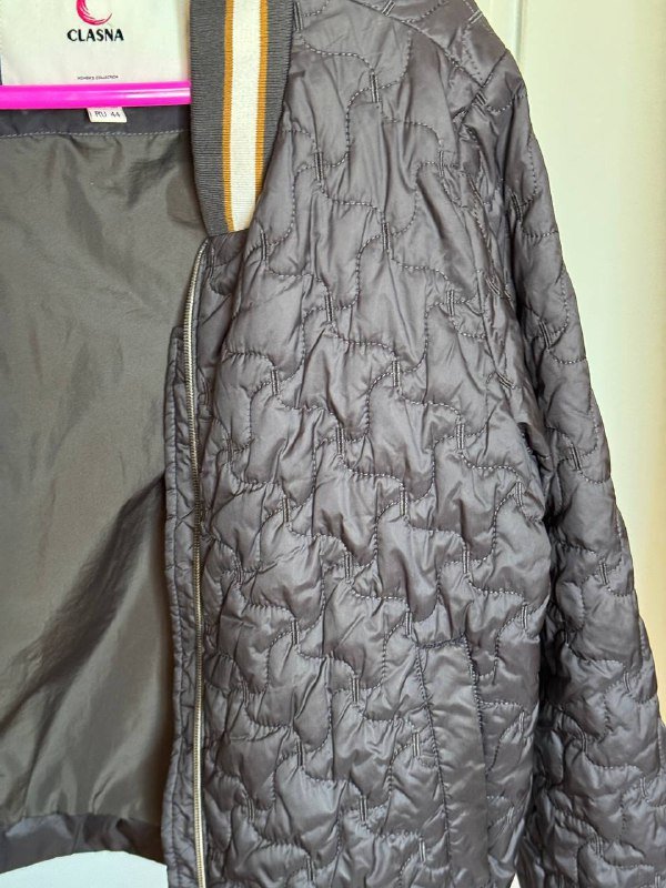 Женский бомбер M размер 5