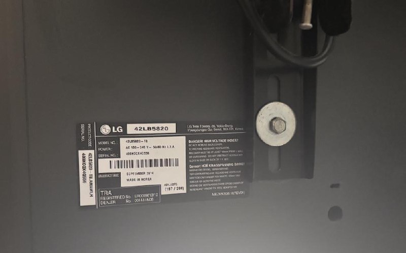 Телевизор LG 42LB5820 с подставкой и подсветкой 4