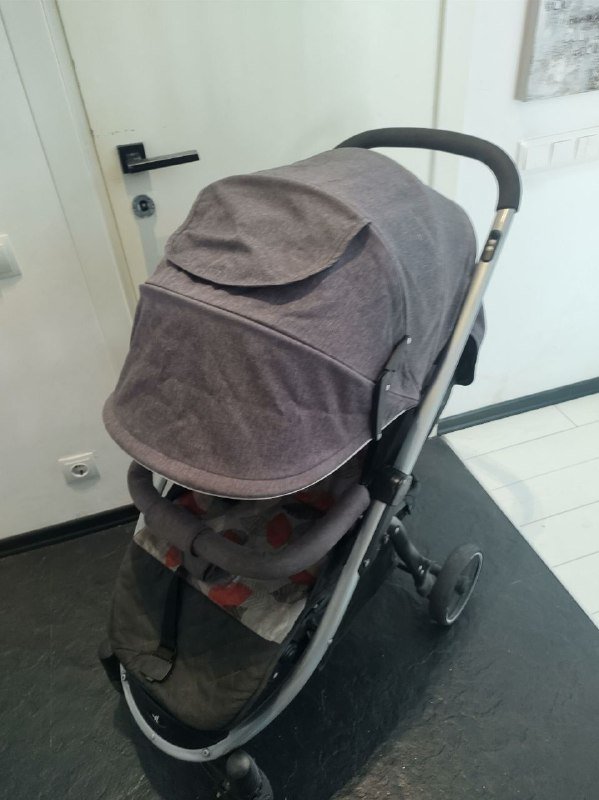 Детская прогулочная коляска с дождевиком