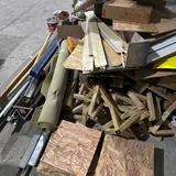 Производственные отходы, листы МДФ, стол, тумбы, алюминиевые профили 4