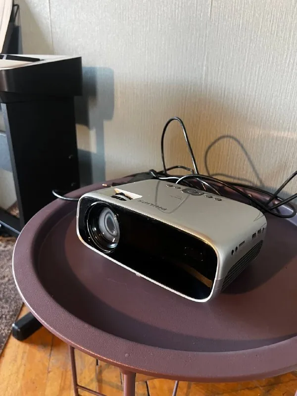 Проектор Philips 1