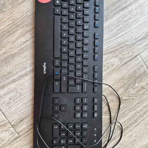 Проводная клавиатура Logitech