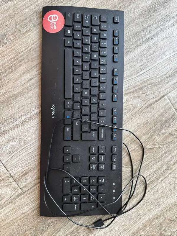 Проводная клавиатура Logitech 1