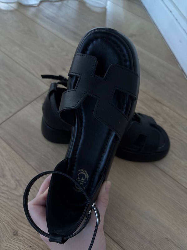 Босоножки на каблуке, белые кеды, черные балетки, босоножки на плоской подошве 8