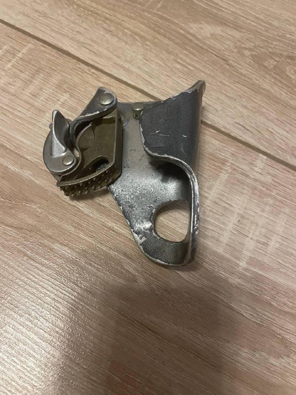 Рейкьявик дождевик, бинокль, карабины, веревки и пр. 6