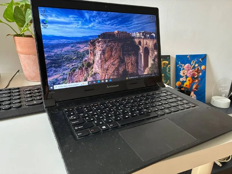 Ноутбук Lenovo 1