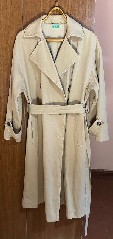 Молочный тренч Benetton, песочный тренч Benetton, пальто кожзам JJXX, куртка кожзам ZARA, футболка кожзам ZARA 2