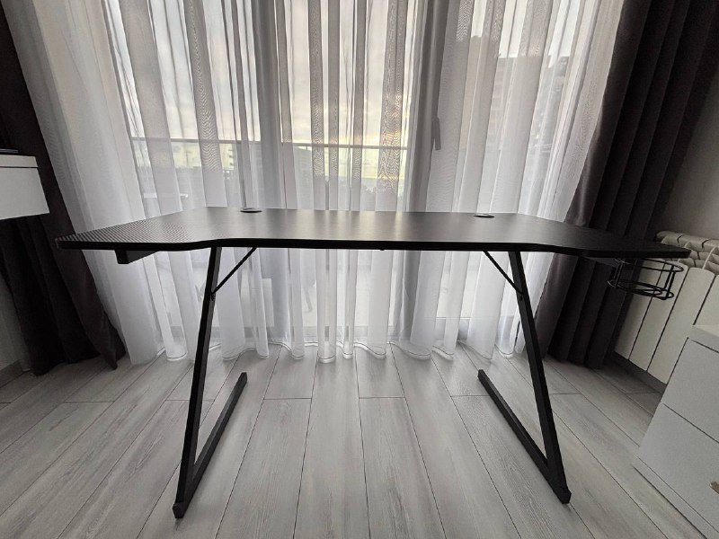 Роутер Tenda AC1200, компьютерный стол Jysk HALSTED, духовка Hoffmann M3540