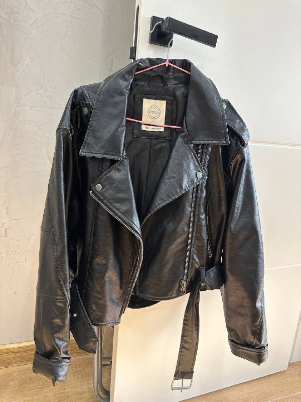 Кожаная куртка XL