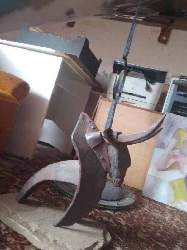 Кована скульптура бик