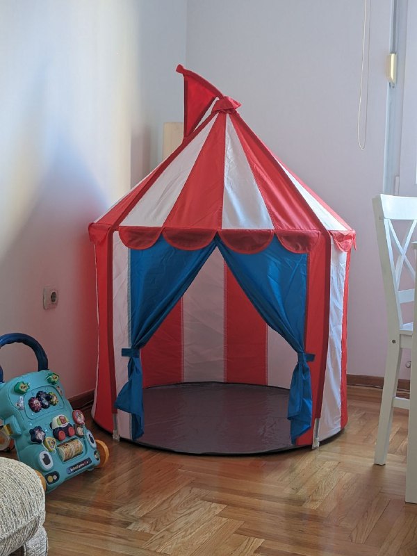 Стул IKEA, детский шатёр, игрушки, плавательный костюм 3
