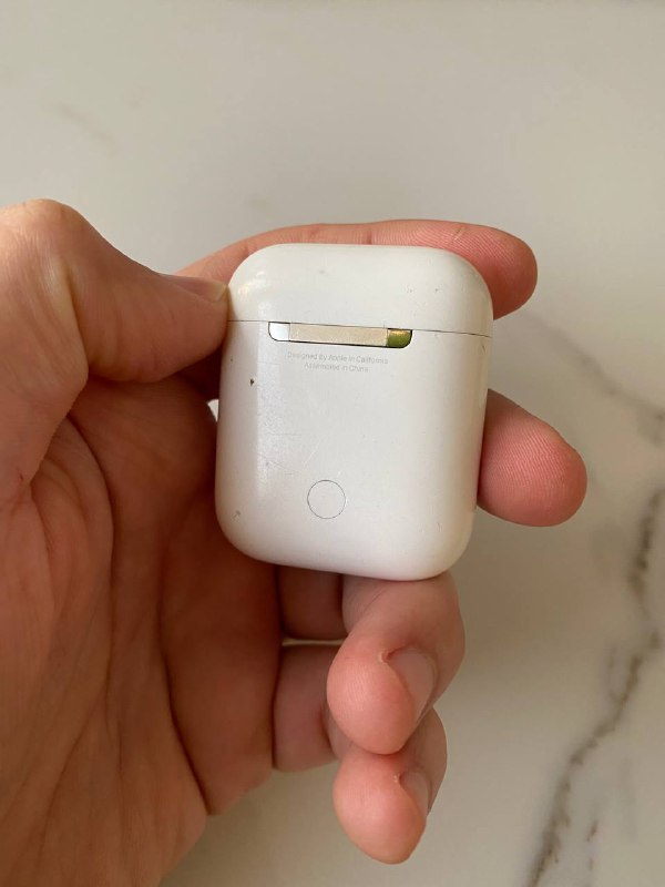 Apple AirPods 2, Nokia TA-1203 3
