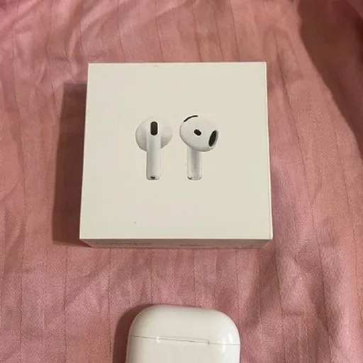 Apple AirPods 4, левый наушник и зарядный кейс