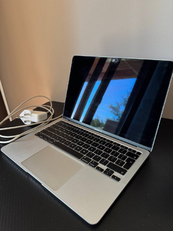 Macbook Air 13” M1 Silver 8/256 3