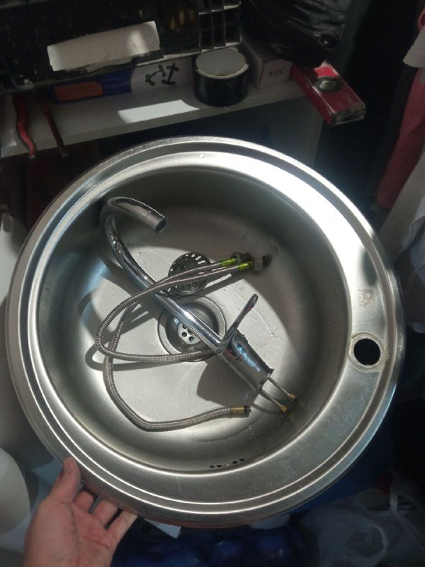 Круглая раковина и смеситель для кухни