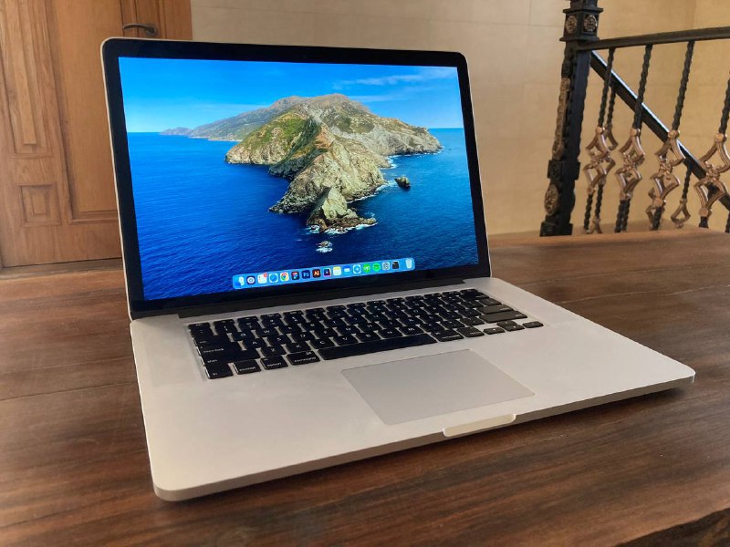 MacBook Pro 2015 15 inch 16gb 256gb 2